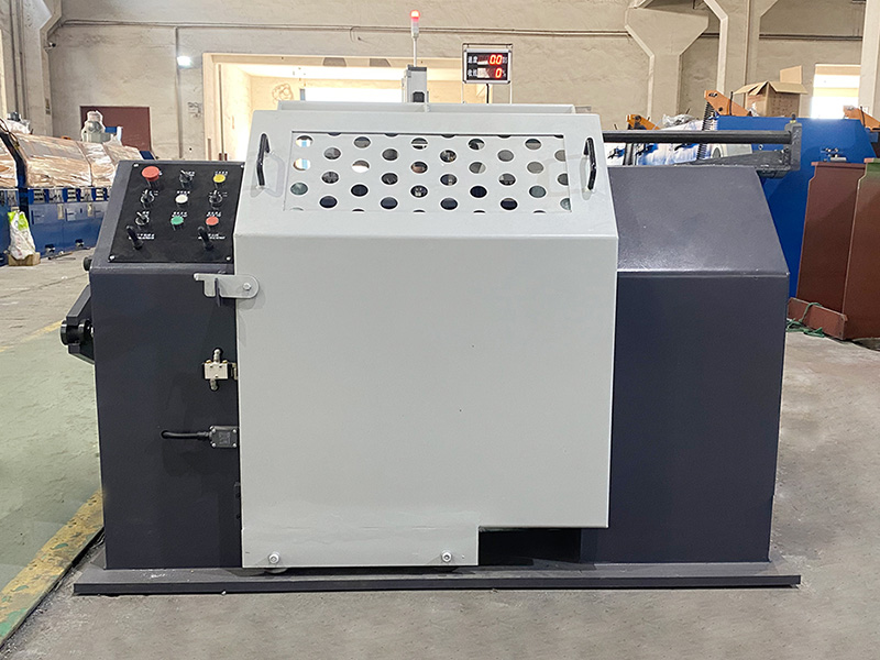 Quomodo Spool Suscipe machinam tractat variationes in crassitudine vel densitate materiali, et habet flexibilitatem ad adjust tensionem flexae secundum?